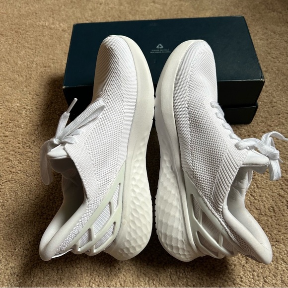 Kizik Athens Hands-Free Sneaker in White Size Women 7 / Men 5.5 - Picture 13 of 16